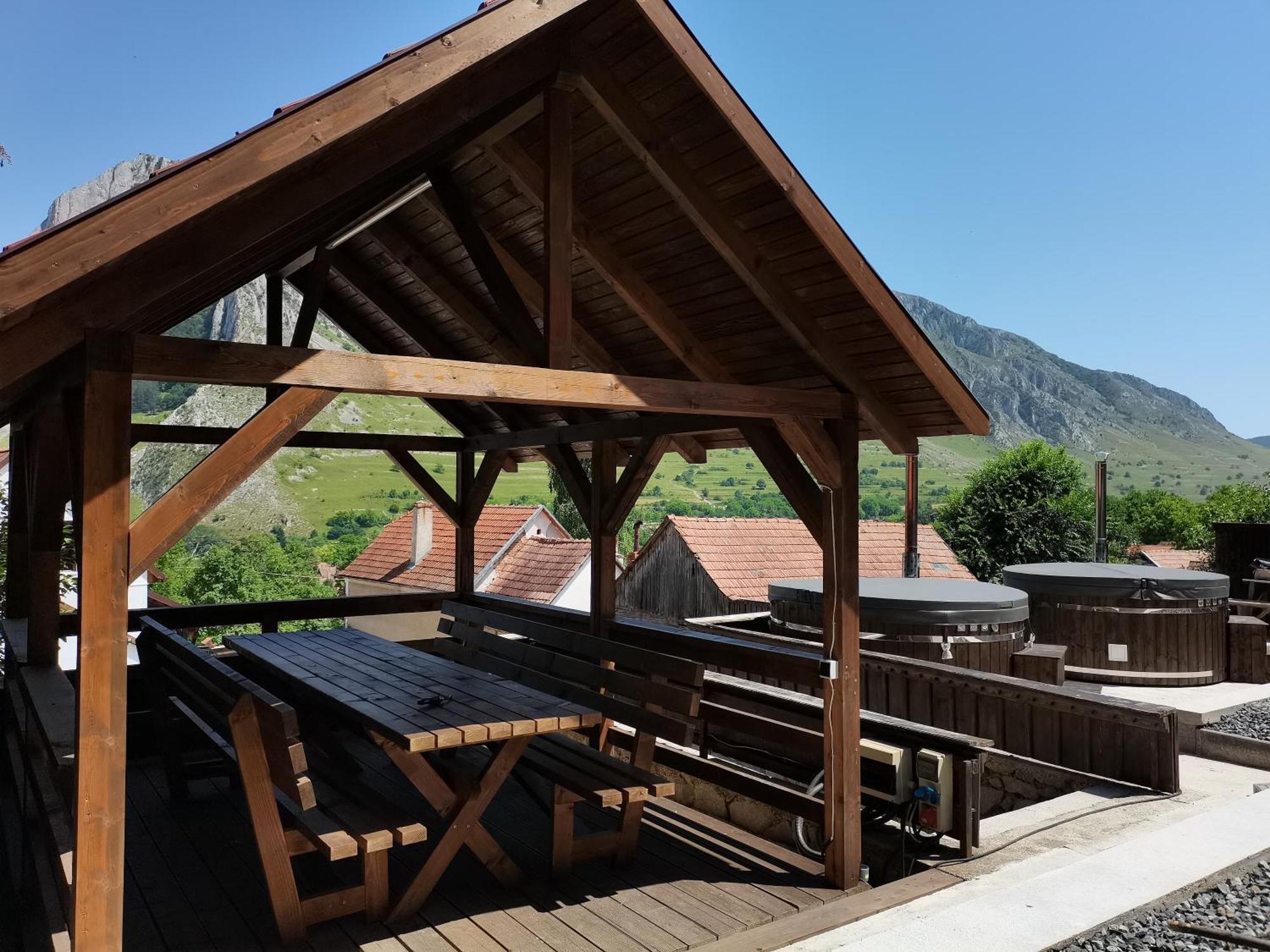 Long Rock Chalets Rimetea Bagian luar foto